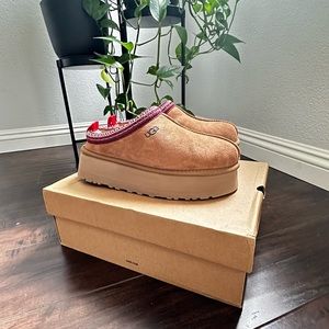 Ugg Tazz Suede Platform Slippers Size 8 Dark Cherry